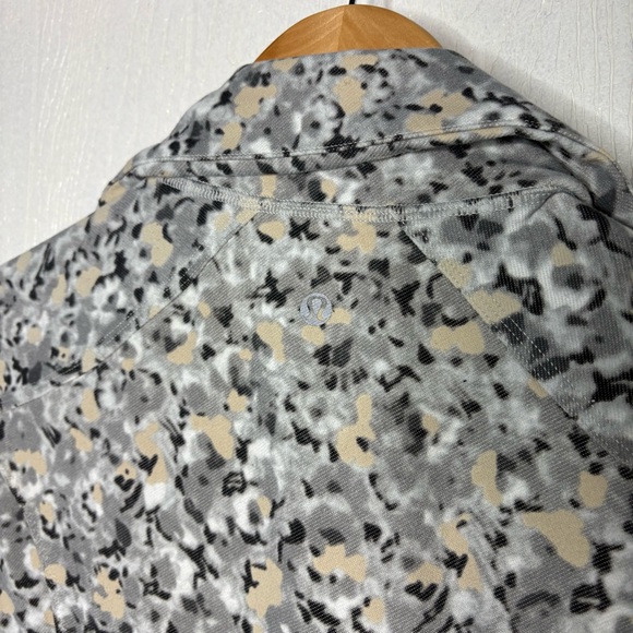 Lululemon Nice Asana Jacket Not So Petite Fleur Silver Spoon size 10 - Picture 8 of 11